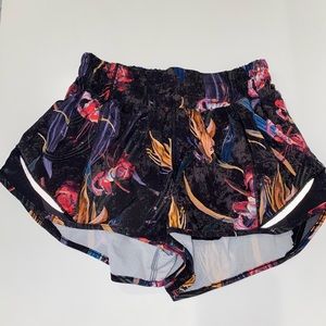 Lululemon Hotty Hot short low rise